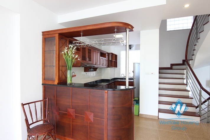 Lakeside house for rent in Tay Ho with amazing lake view 